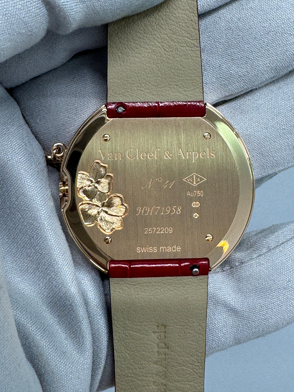 Украшение Van Cleef & Arpels  Charms Extraordinaire Amour  VCARO4JW00 