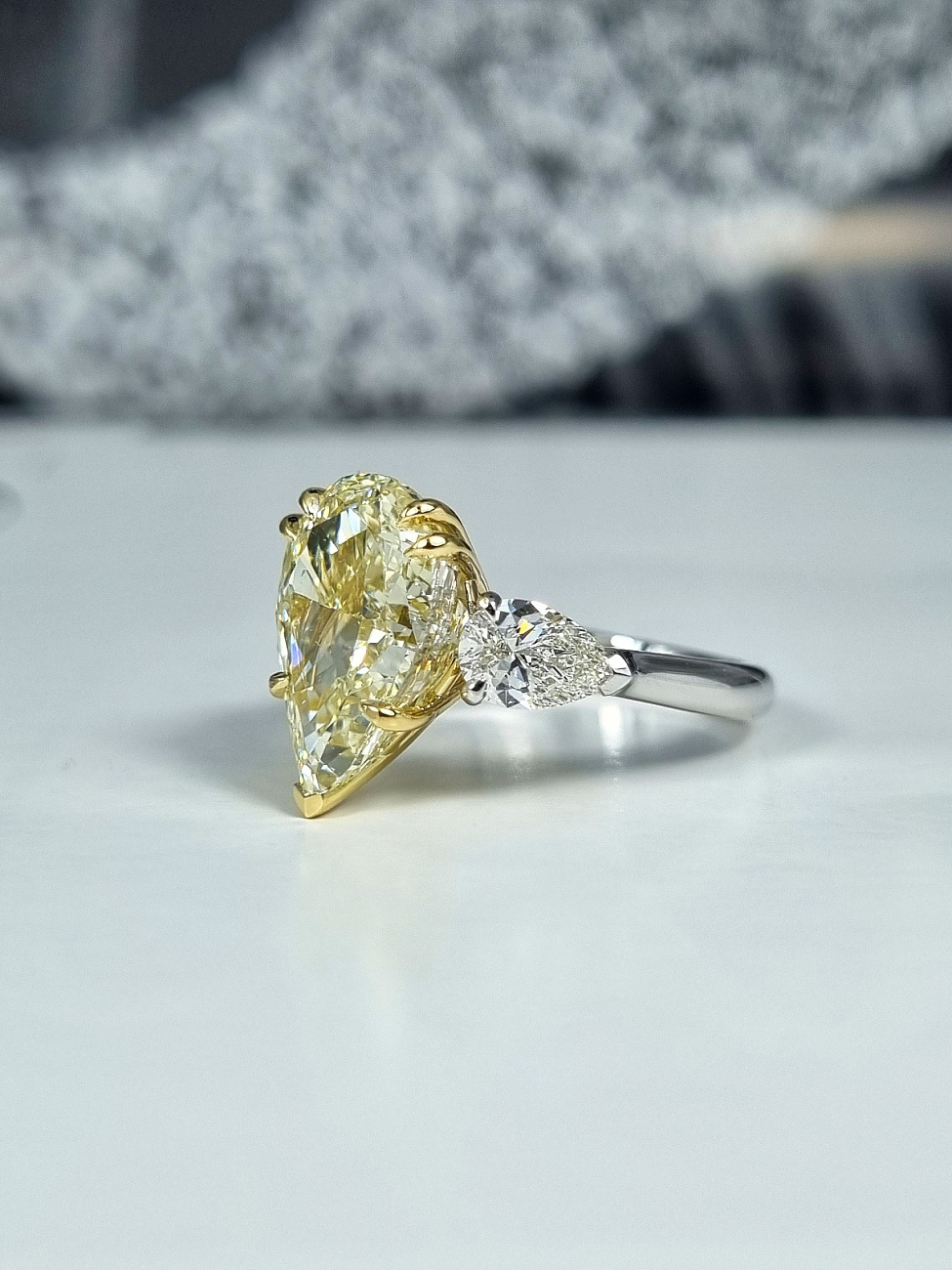 Украшение GIA  Кольцо 5,03 ct. U To V/VS1 (Pear Diamond)   
