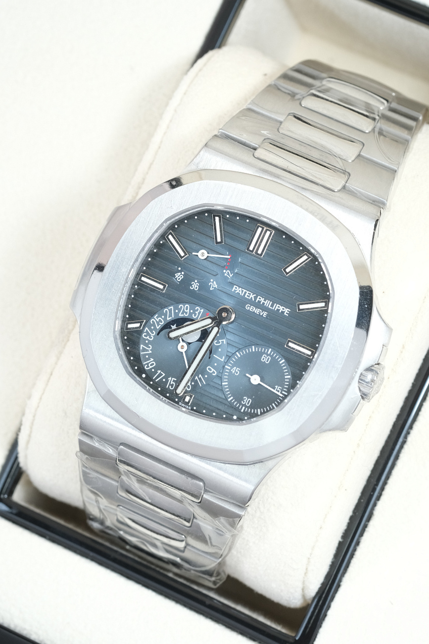Часы Patek Philippe  Nautilus 5712 Steel  5712/1A-001
