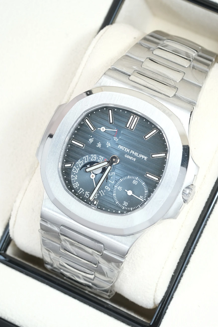 Часы Patek Philippe  Nautilus 5712 Steel  5712/1A-001