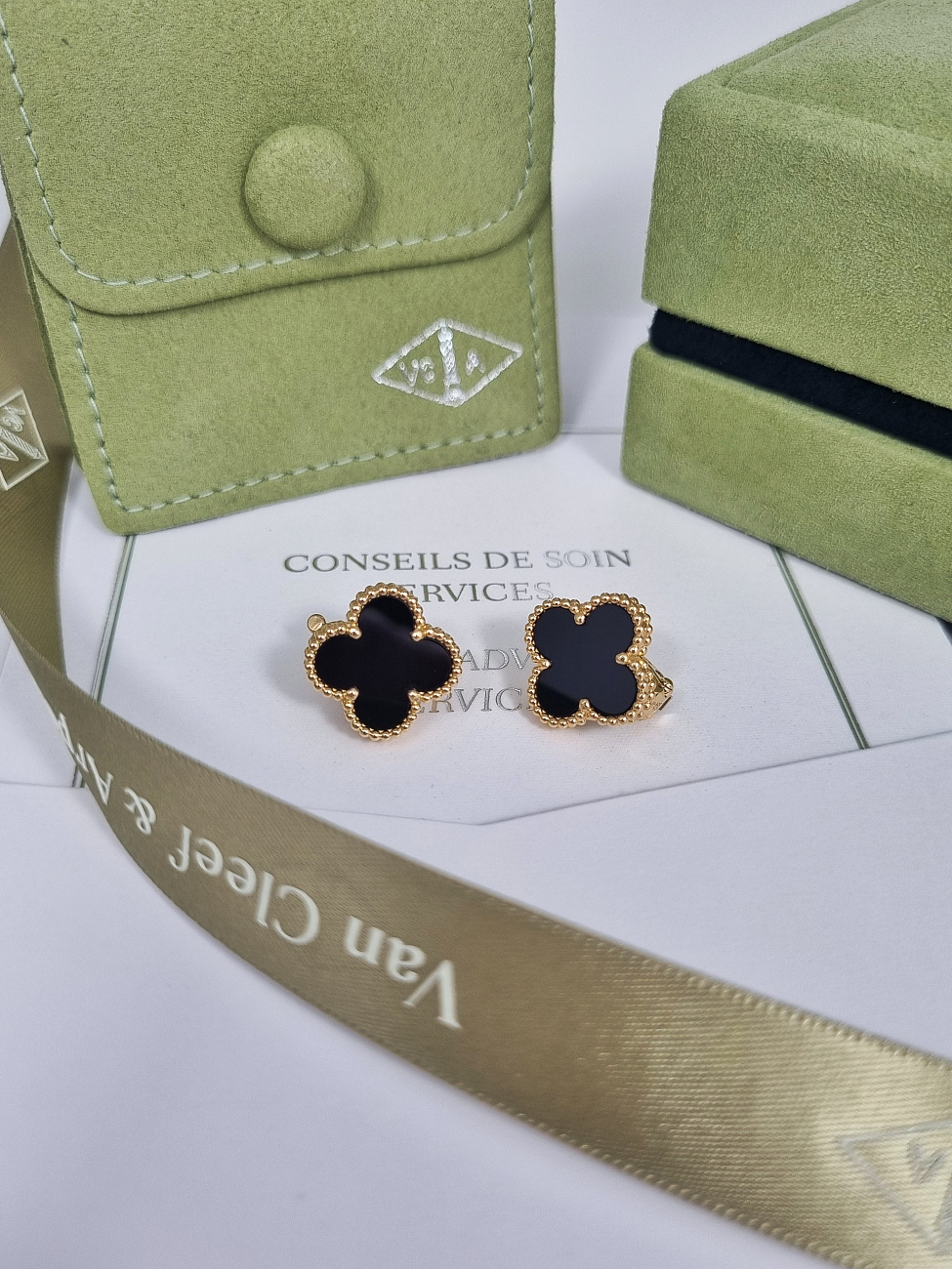 Украшение Van Cleef & Arpels  Vintage Alhambra Earrings Onyx  VCARA44200 