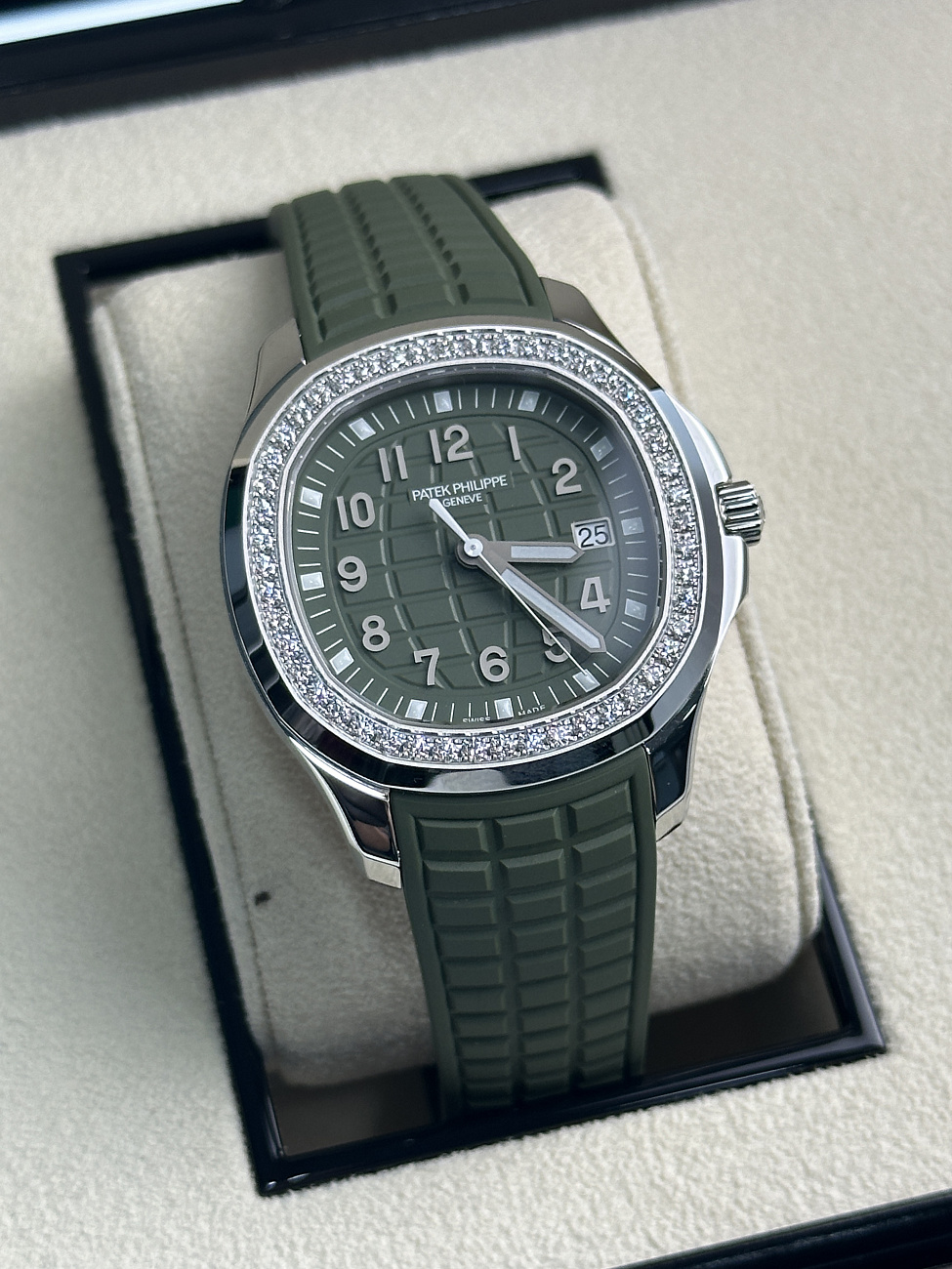 Часы Patek Philippe  Aquanaut Luce Olive Green  5267/200A