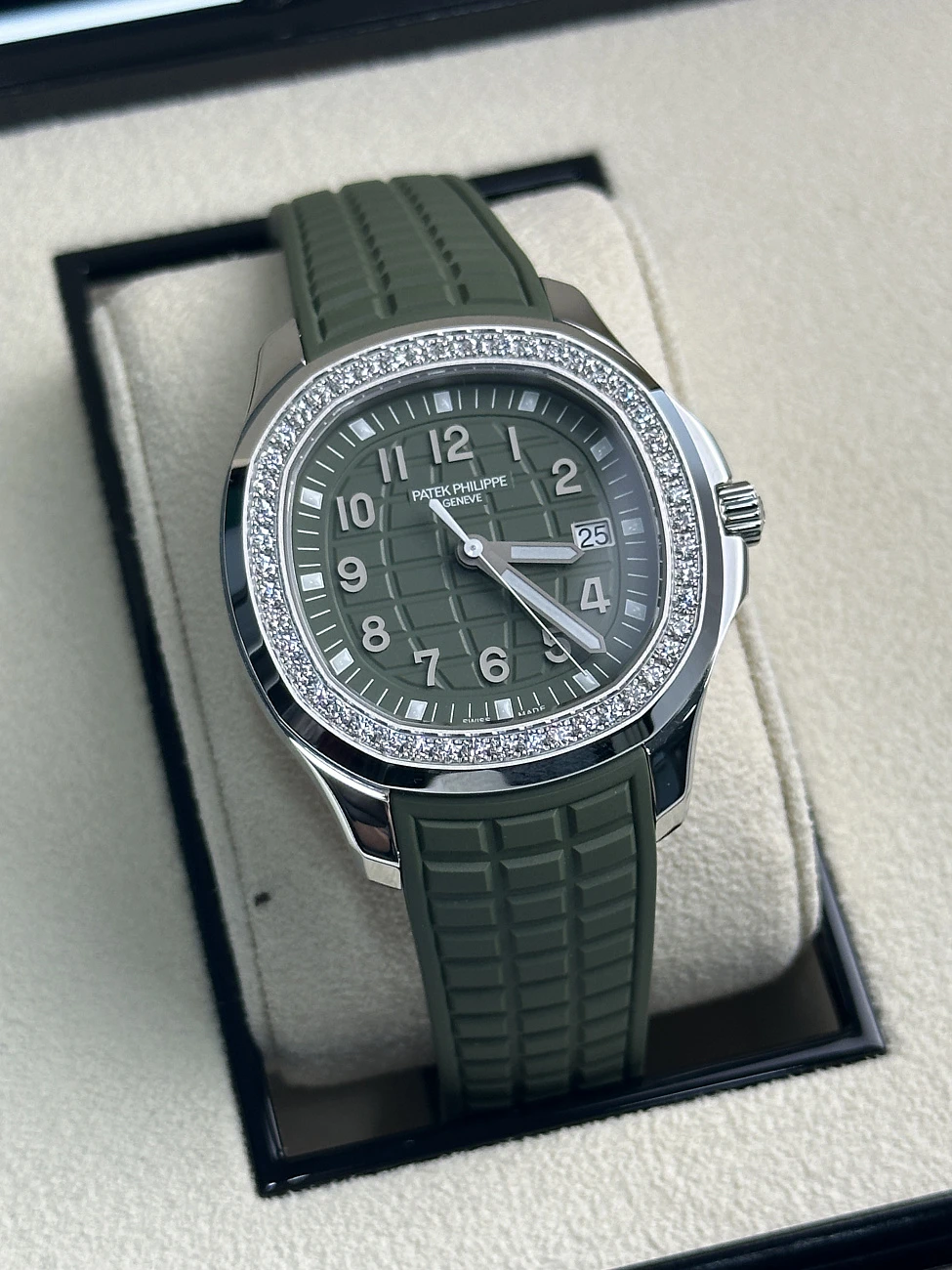 Часы Patek Philippe  Aquanaut Luce Olive Green  5267/200A