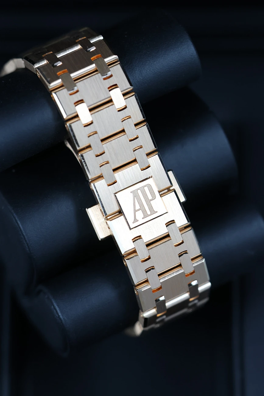Часы Audemars Piguet  Royal Oak 37Mm Rose Gold Green Dial  15551OR.ZZ.1356OR.06