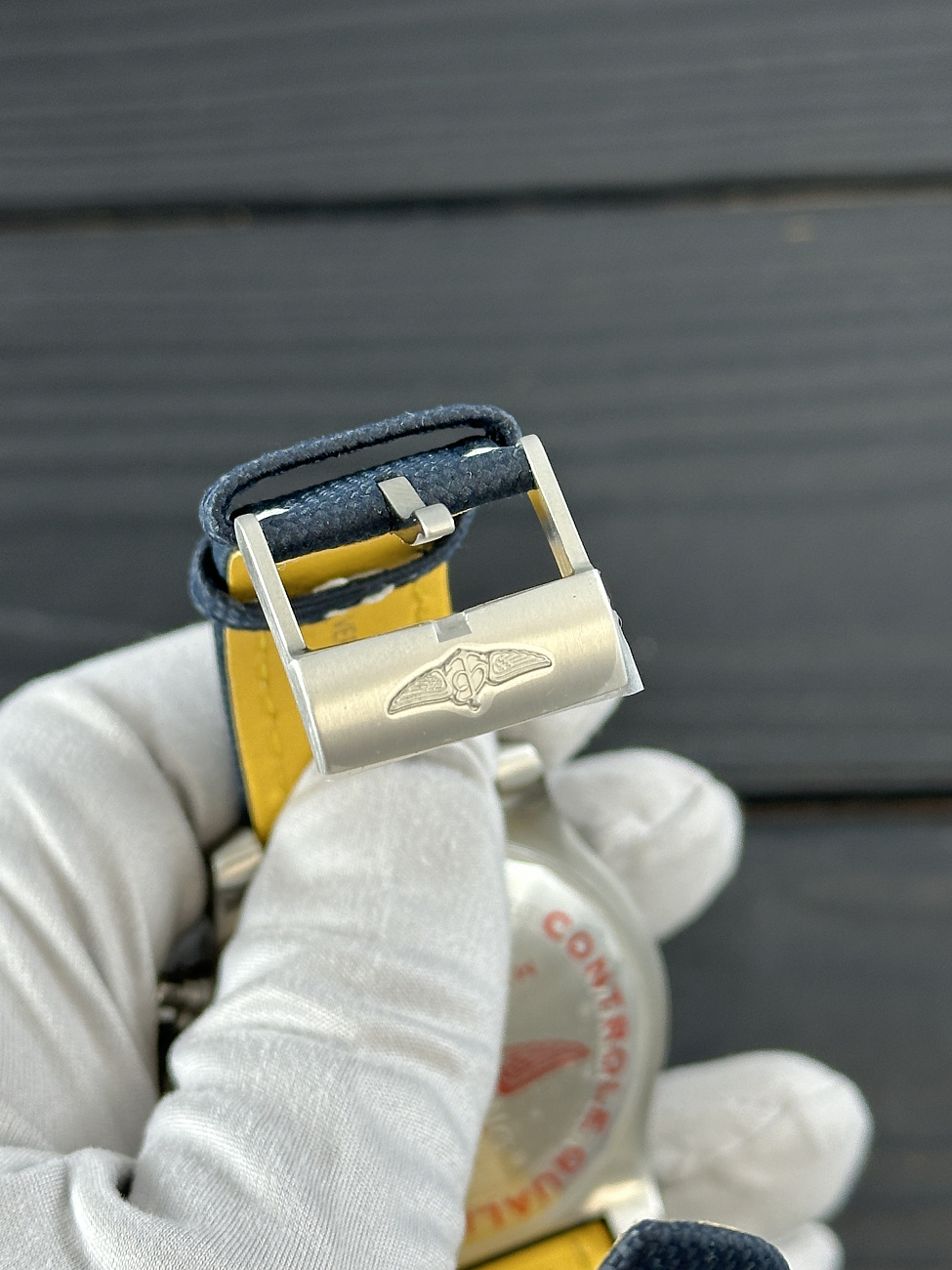 Часы Breitling  Avenger Chronograph Gmt 45  A24315101C1X2