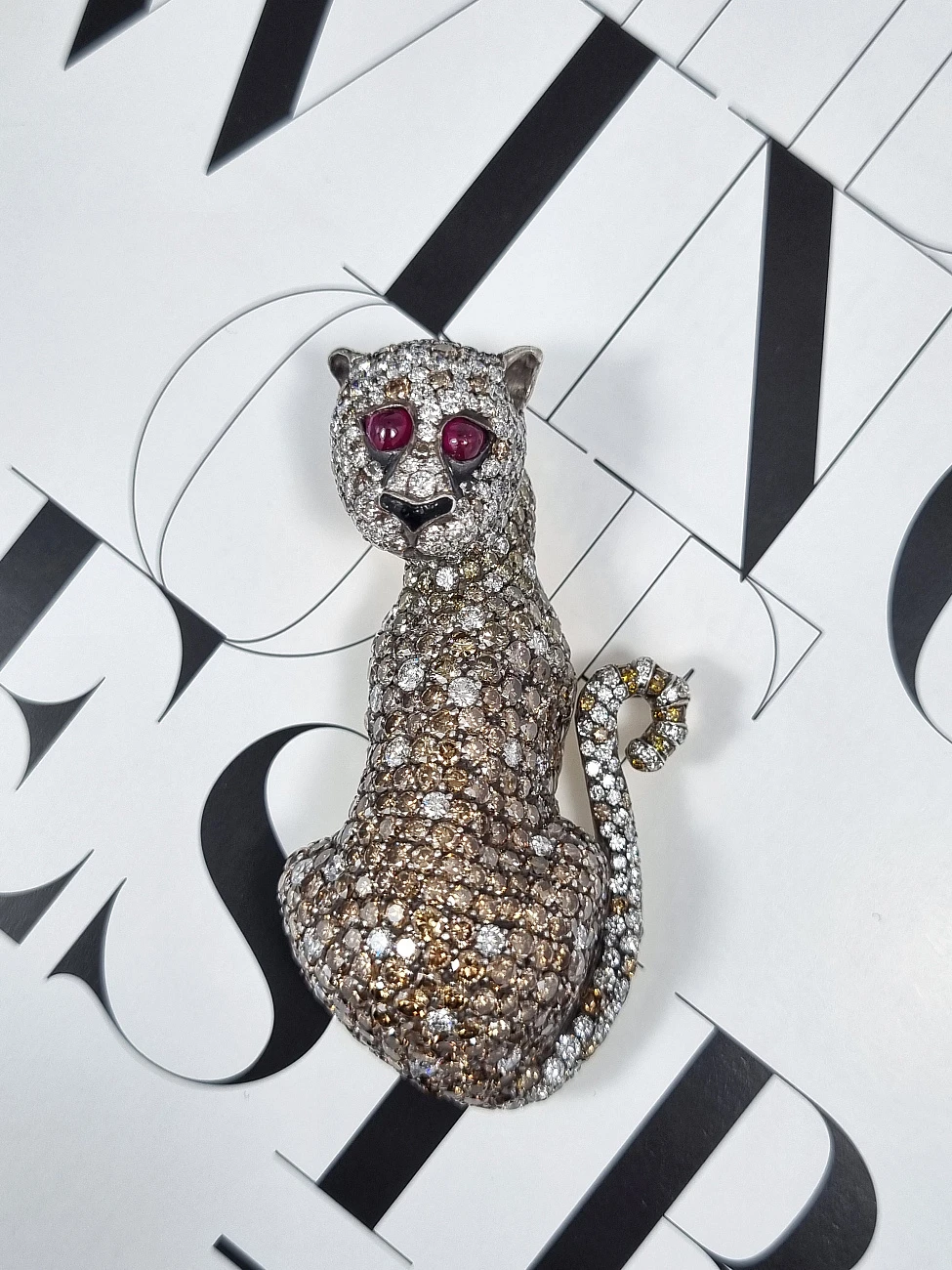 Украшение No Name  Брошь с бриллиантами 27,04 ct.   