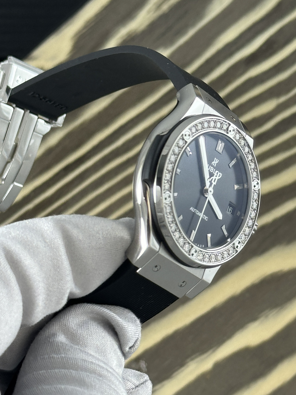 Часы Hublot  Classic Fusion Titanium Diamonds 38 Mm  565.nx.1470.rx.1204