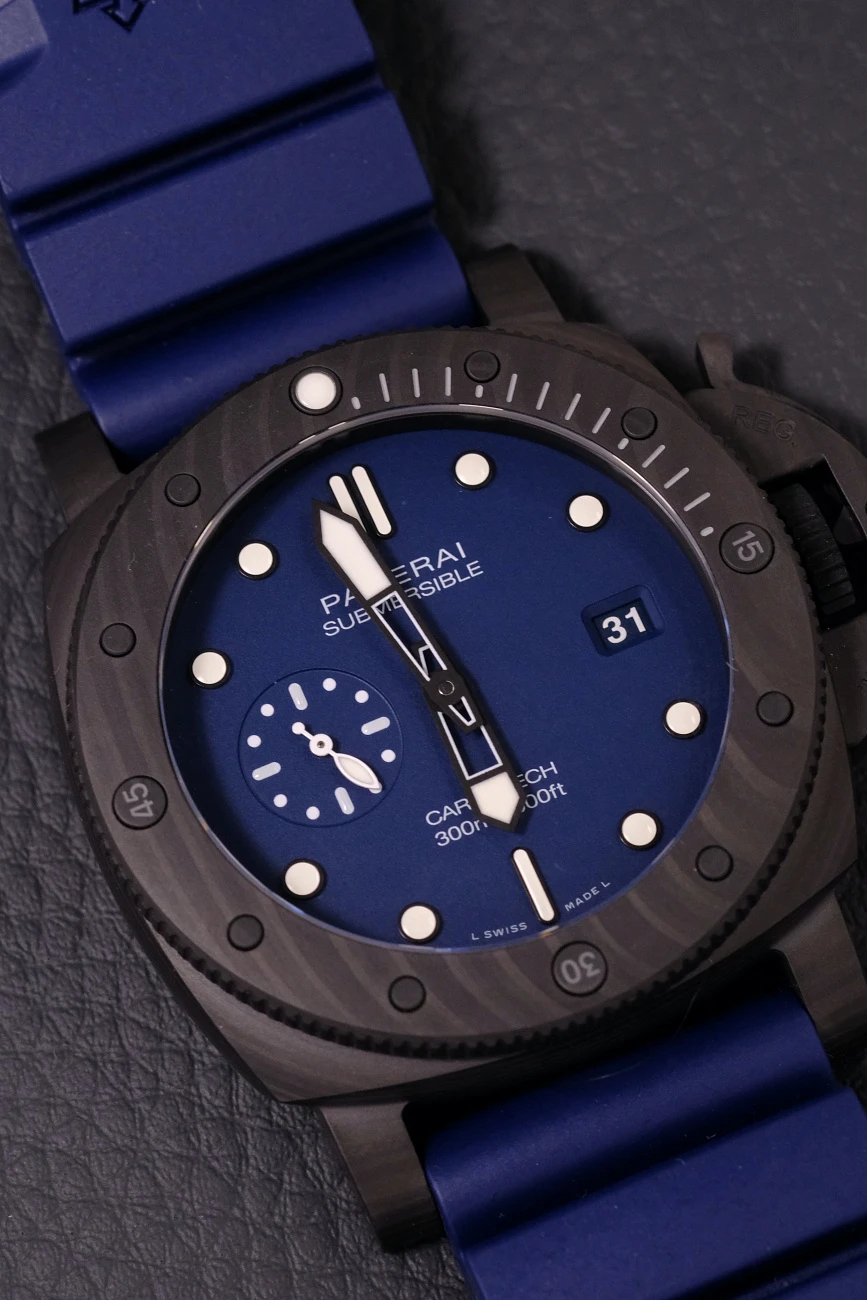 Часы Panerai  Submersible Quarantaquattro Carbotech™  PAM01232