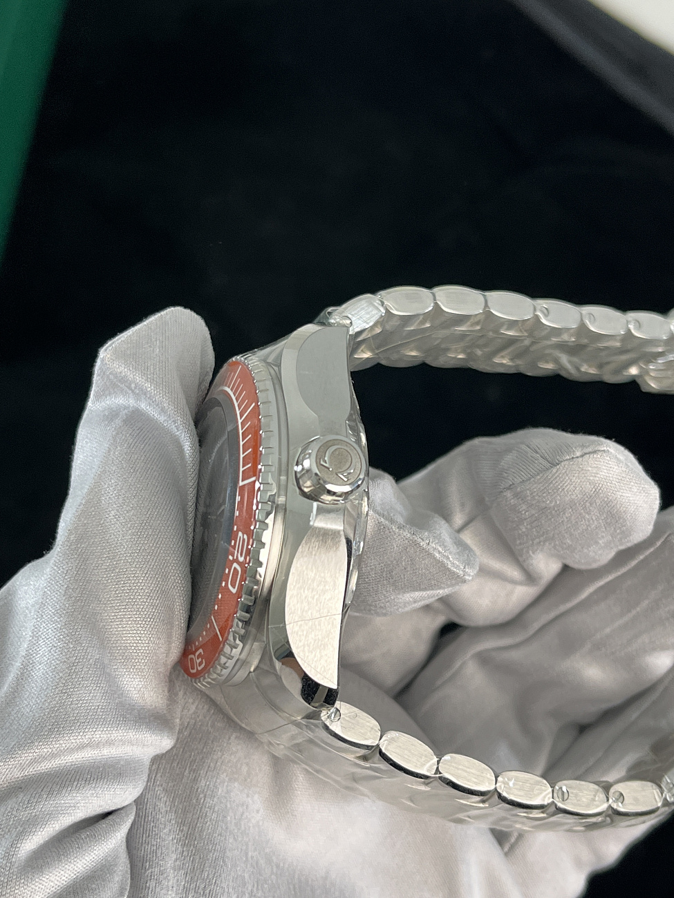 Часы Omega  Planet Ocean 6000M Co‑Axial Master Chronometer 45.5 Mm  215.30.46.21.06.001