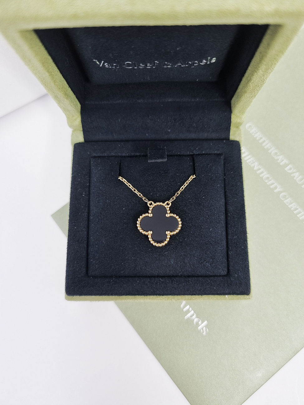 Украшение Van Cleef & Arpels  Vintage Alhambra Pendant Onix  VCARA45800 