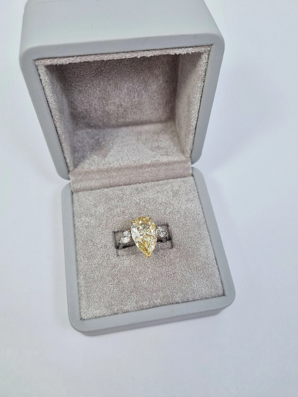 Украшение GIA  Кольцо С Бриллиантом 5,00 Ct. Ly/Vs2   