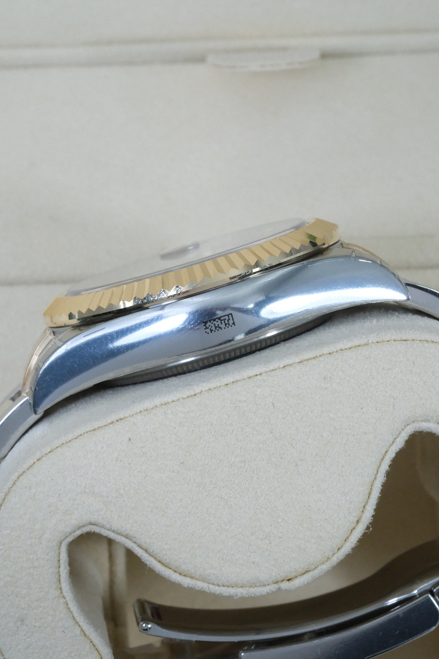 Часы Rolex  Sky-Dweller Steel & Yellow Gold Champagne Dial  336933