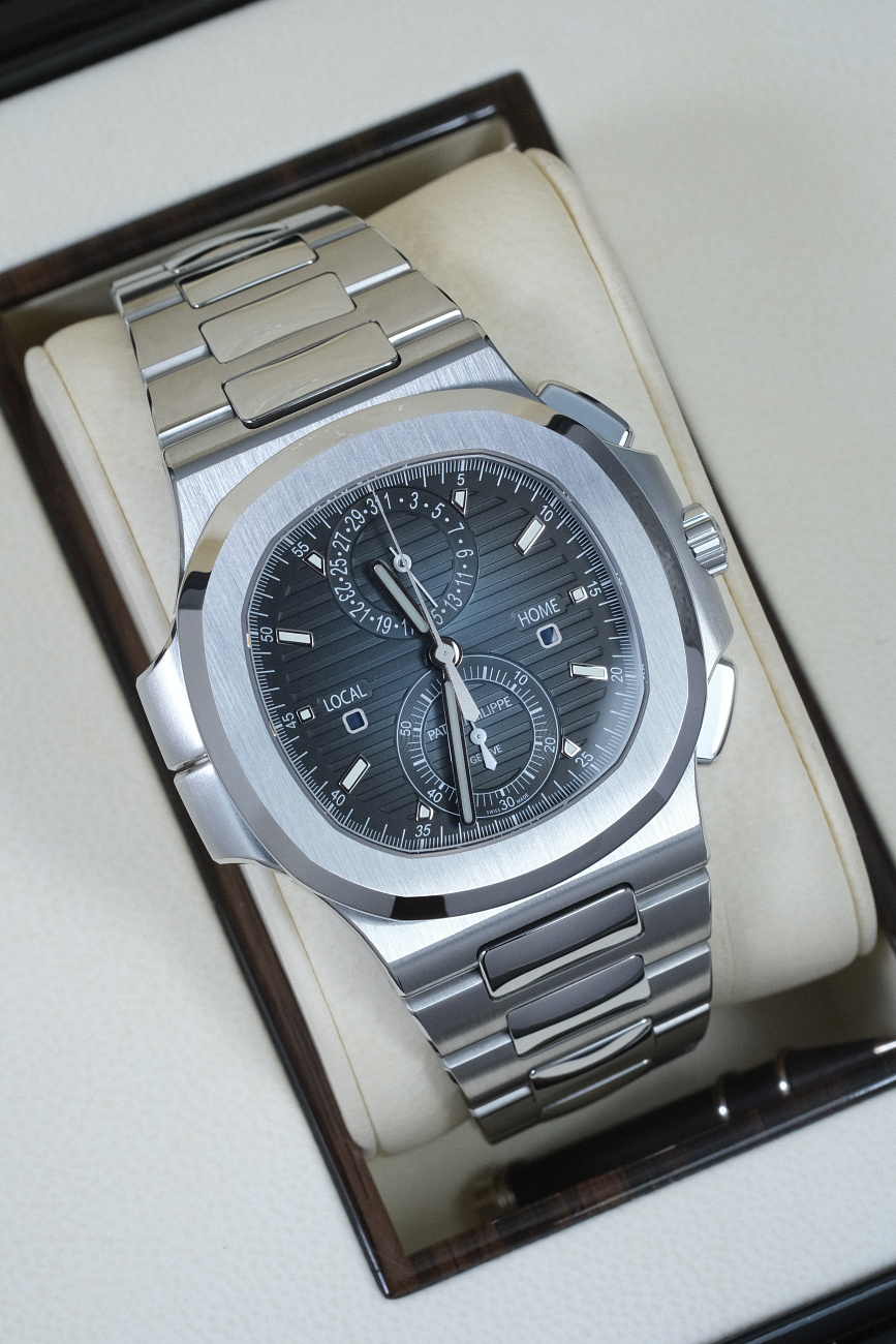 Часы Patek Philippe  Nautilus Travel Time Chronograph Blue Dial  5990/1A-011