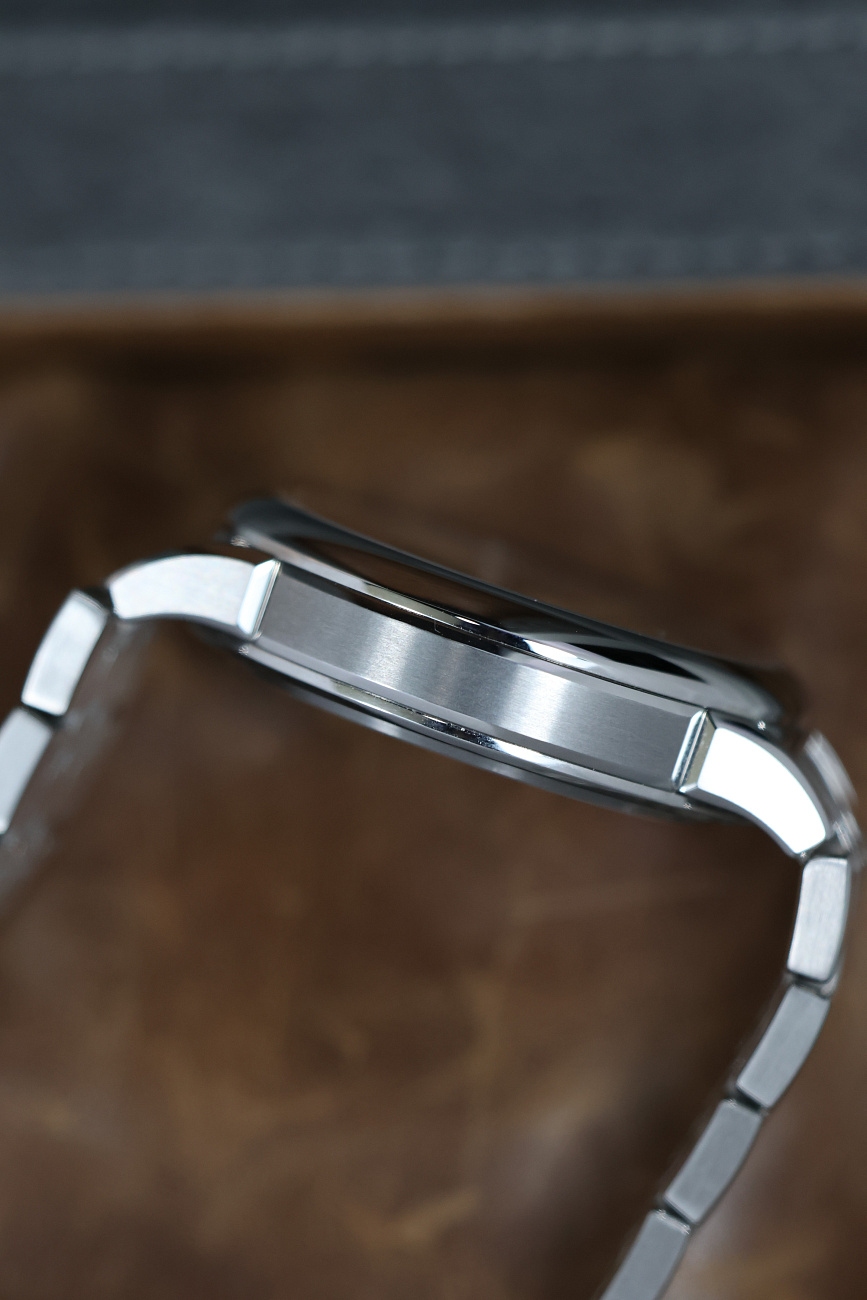 Часы A. Lange & Sohne  Odysseus Stainless Steel Blue Dial  363.179