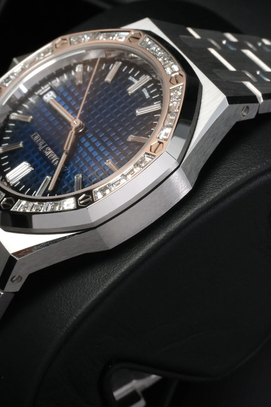 Часы Audemars Piguet  Royal Oak Selfwinding Baguette Diamonds  15551BC.ZZ.1356BC.01