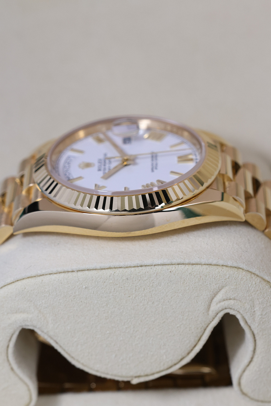 Часы Rolex  Day-Date 40 Yellow Gold White Dial  228238