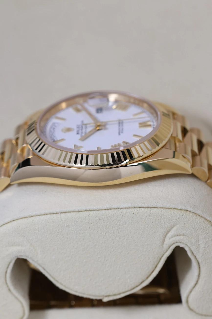Часы Rolex  Day-Date 40 Yellow Gold White Dial  228238
