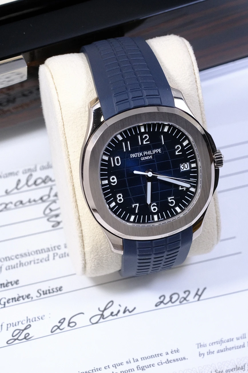 Часы Patek Philippe  Aquanaut White Gold Blue Dial  5168G-001