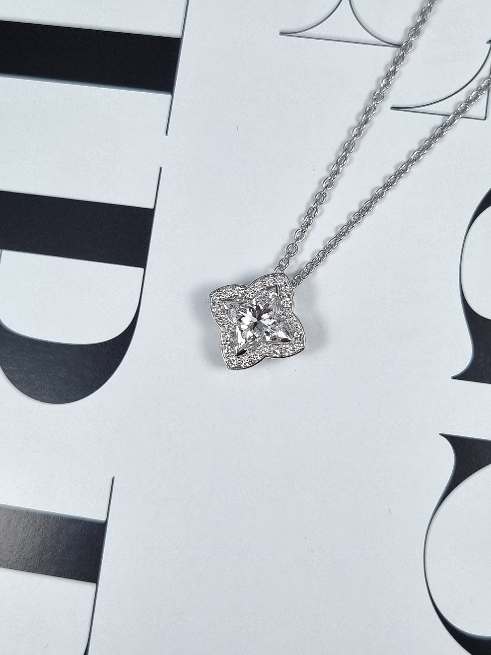 Украшение NO NAME  Подвеска 0,96 ct. H/VVS1 &quot;LV Diamond&quot; (Star cut)   