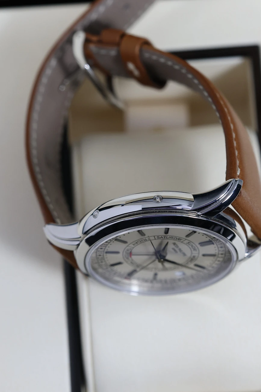 Часы Patek Philippe  Complications Calatrava Weekly Calendar Silvery Opaline Dial 40 mm  5212A-001