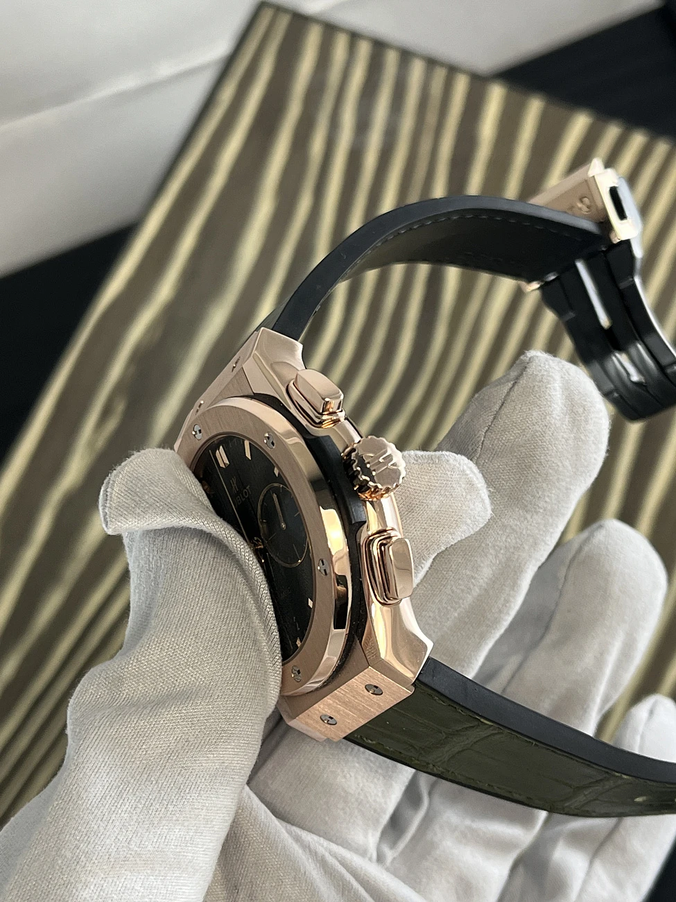 Часы Hublot  Classic Fusion Chronograph King Gold Green  541.OX.8980.LR