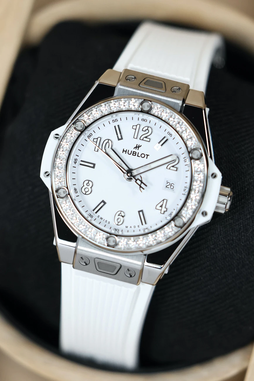 Часы Hublot  One Click 33mm White Dial  485.SE.2010.RW.1204