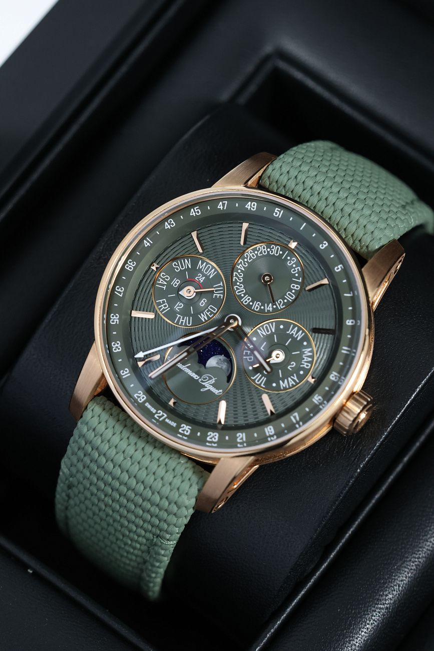 Часы Audemars Piguet  Code 11.59 Perpetual Calendar 38 mm Rose Gold Limited Edition  26441OR.OO.D405CR.01
