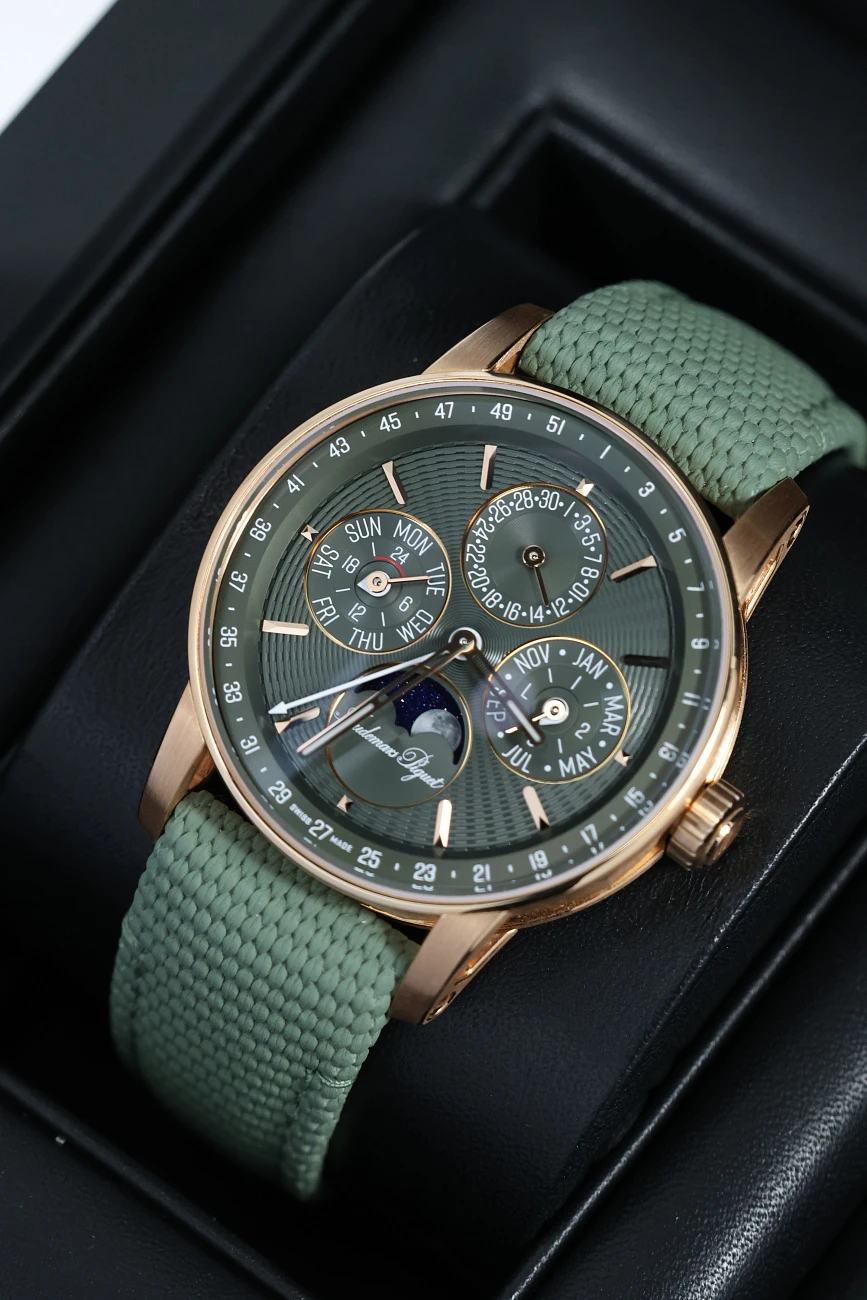 Часы Audemars Piguet  Code 11.59 Perpetual Calendar 38 mm Rose Gold Limited Edition  26441OR.OO.D405CR.01