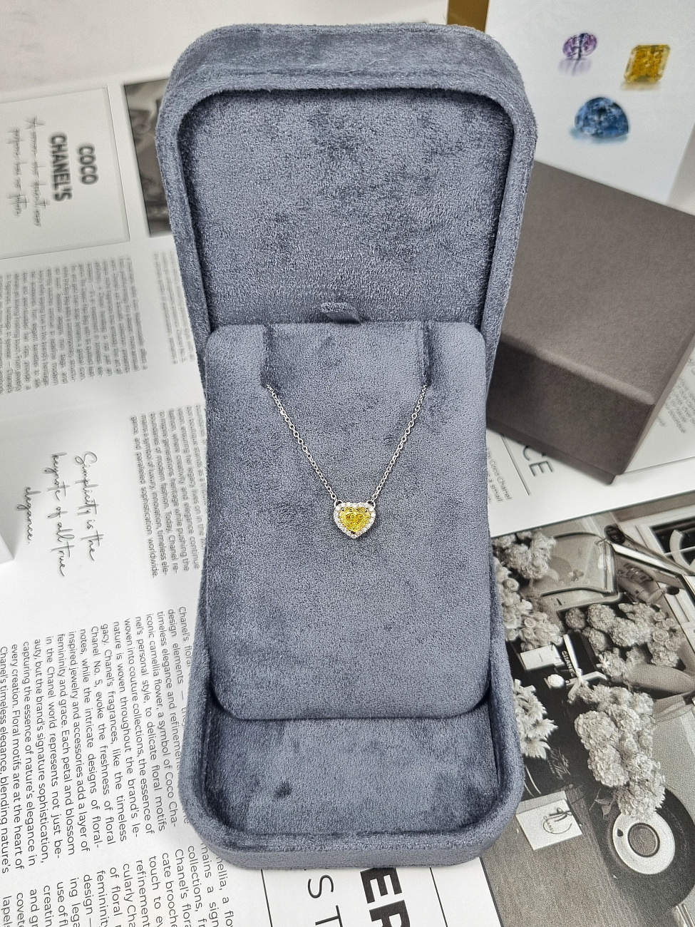 Украшение GIA  Подвеска 1,01 ct. Fancy Vivid Yellow/VS1 "Heart Diamond"   