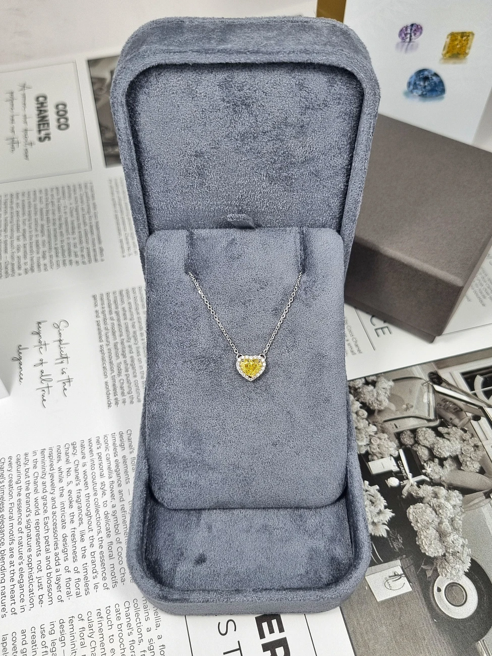 Украшение GIA  Подвеска 1,01 ct. Fancy Vivid Yellow/VS1 "Heart Diamond"   