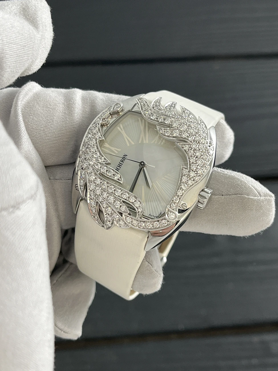 Часы Boucheron  J`el Berto Pave Diamonds  JLBR88