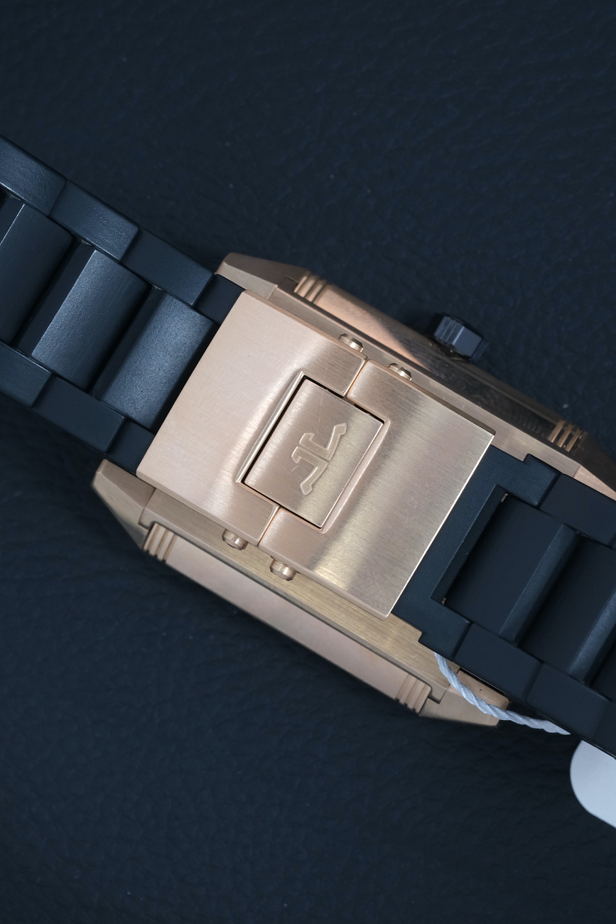 Часы Jaeger-LeCoultre  Reverso Hometime Black  Q7002672