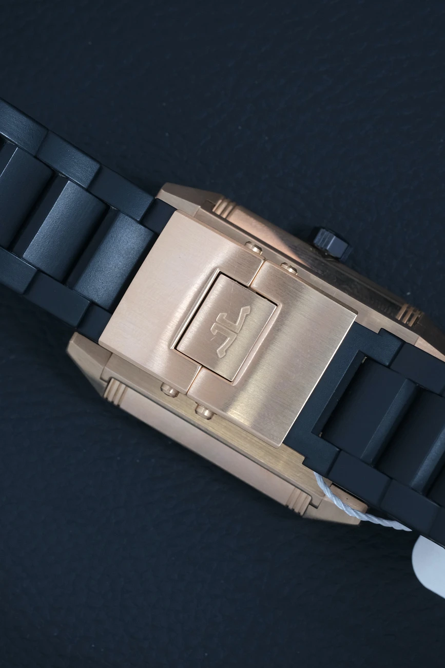 Часы Jaeger-LeCoultre  Reverso Hometime Black  Q7002672