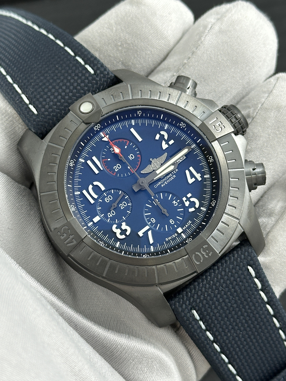 Часы Breitling  Super Avenger Chronograph 48 Night Mission  V13375101C1X2