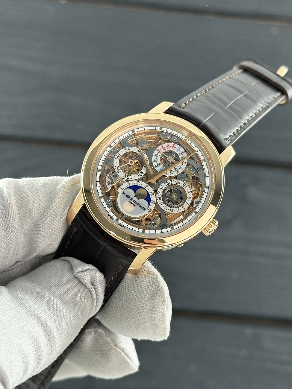 Часы Vacheron Constantin  Vacheron Constantin Traditionnelle Perpetual Calendar Openworked  43172/000R-9241