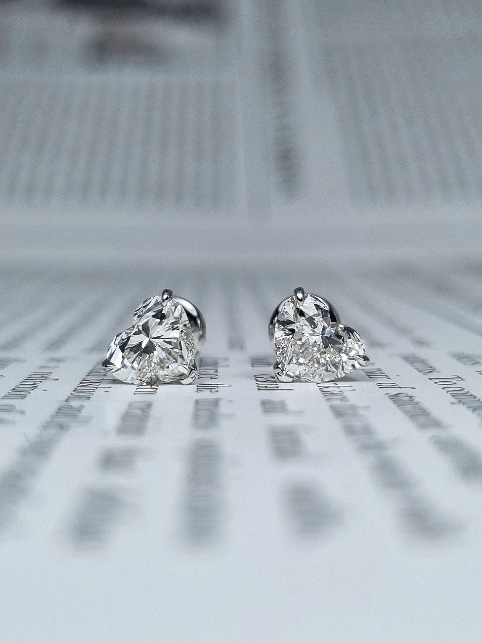 Украшение GIA  Серьги 1,00/1,02 ct. K/VVS2 (Heart Diamonds)   