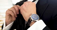 Заказать H. Moser &amp; Cie  H. Moser &amp; Cie Endeavour Flying Hours  1806-1200