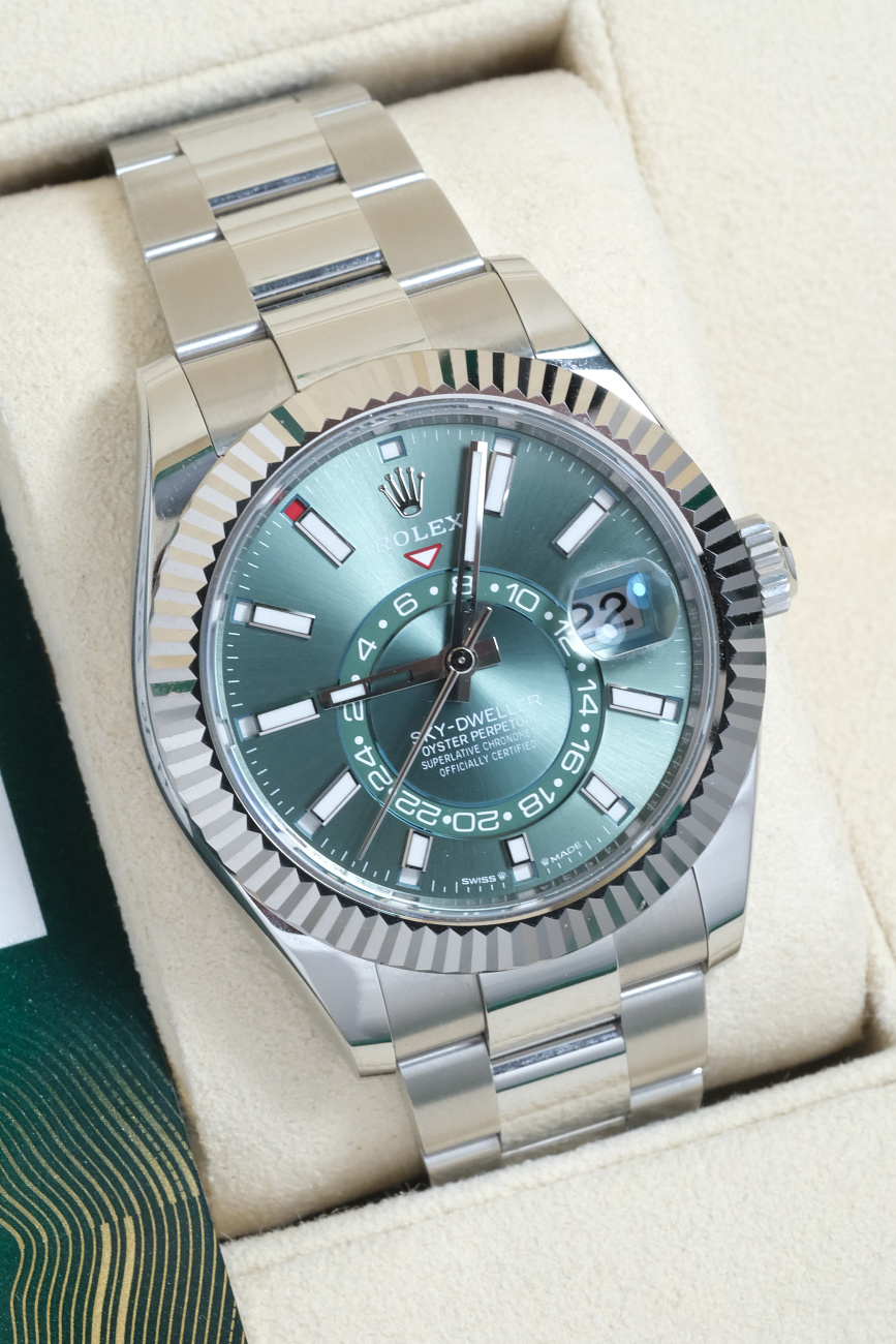 Часы Rolex  Oyster Perpetual Sky-Dweller 336934 Green Dial  336934