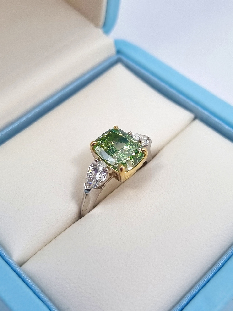 Украшение NO NAME  Кольцо С Бриллиантом 3,52 Ct. Fbgy/Vs2   