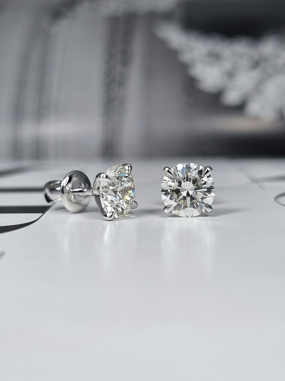 Украшение GIA  Серьги 1,50/1,50 ct. K/Internally Flawless (3 Excellent) Round Diamonds   