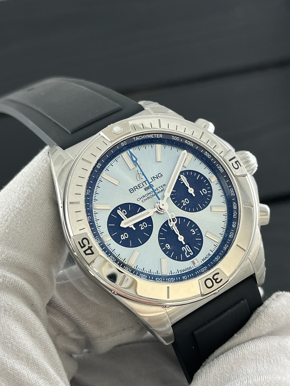 Часы Breitling  Chronomat B01 42Mm  PB0134101C1S1