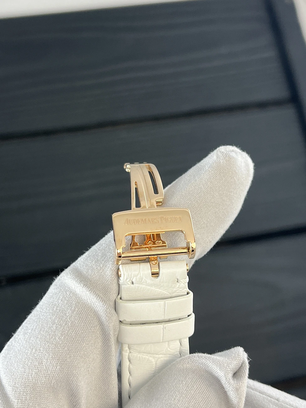 Часы Audemars Piguet  Millenary Ladies Diamonds Mop Rose Gold  77301OR.ZZ.D015CR.01