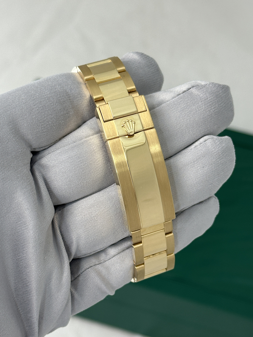 Часы Rolex  Submariner Date 40Mm Yellow Gold Ceramic Diamonds Index  116618LB