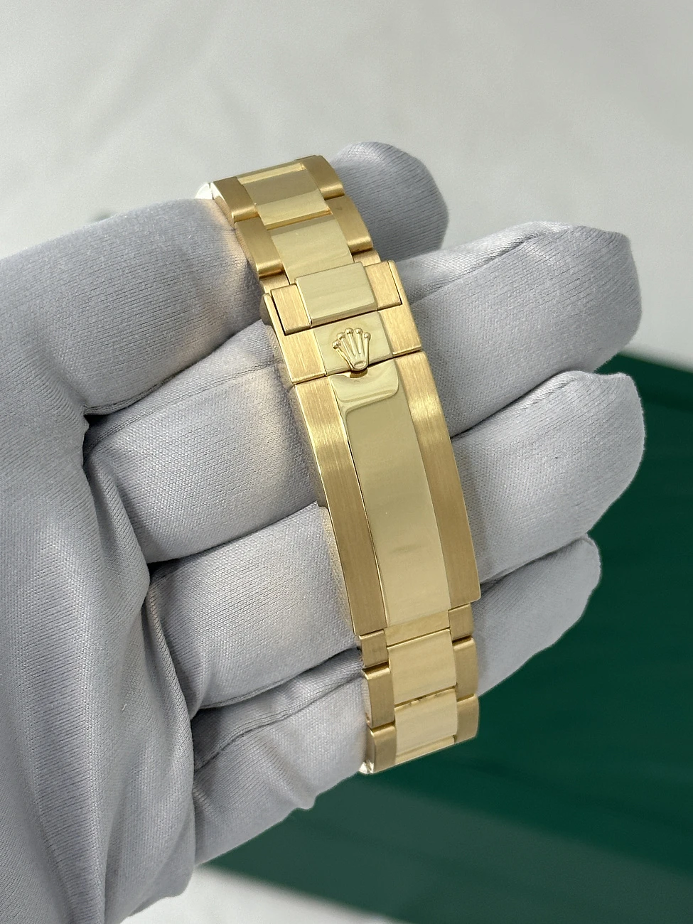 Часы Rolex  Submariner Date 40Mm Yellow Gold Ceramic Diamonds Index  116618LB