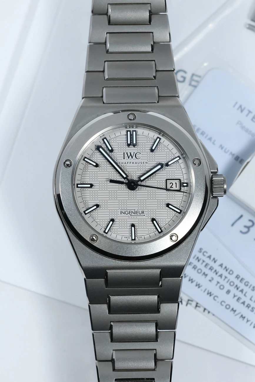 Часы Iwc  Ingenieur Titanium Automatic 40  IW328904