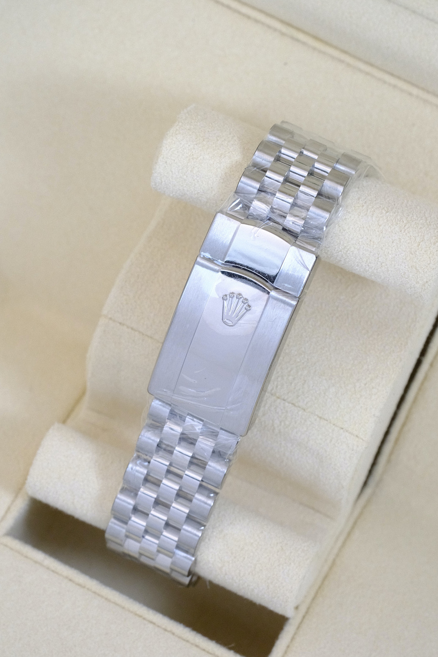 Часы Rolex  Oyster Perpetual Datejust 36 Diamonds Bezel Black Dial  126284RBR