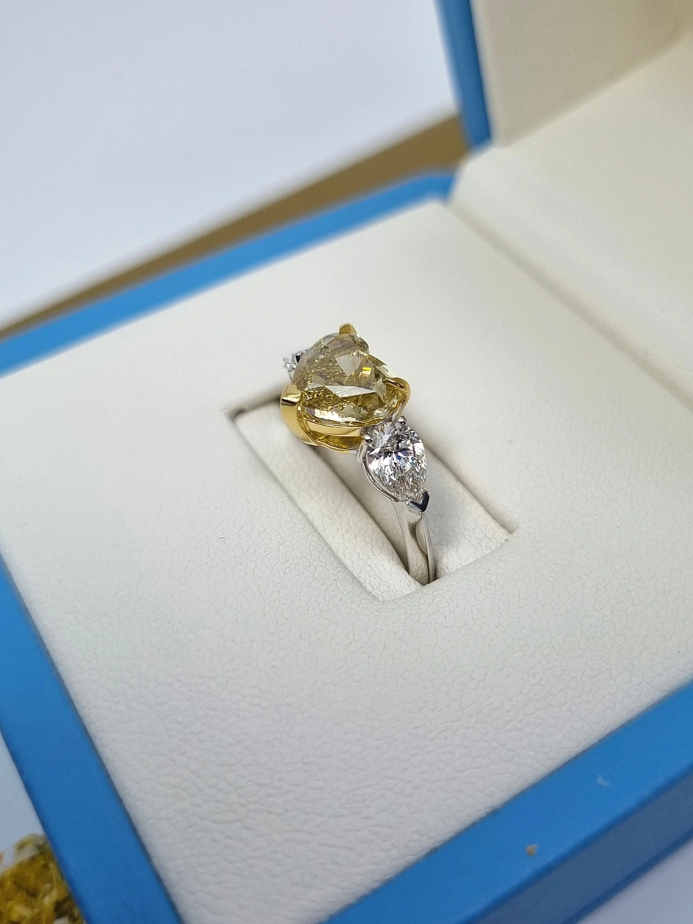 Украшение GIA  Кольцо с бриллиантом 2,28 ct. FBY/VS2   