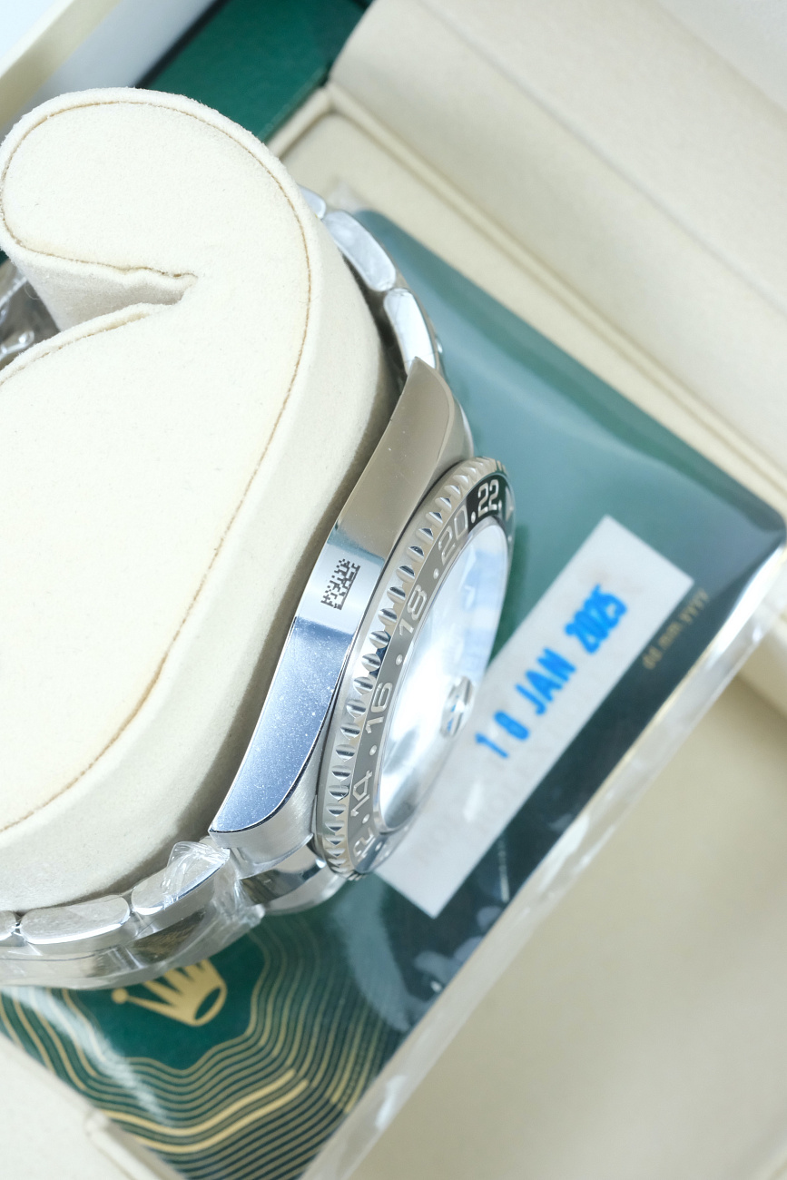 Часы Rolex  Gmt-Master Ii &quot;Bruce Wayne&quot; Oyster  126710GRNR