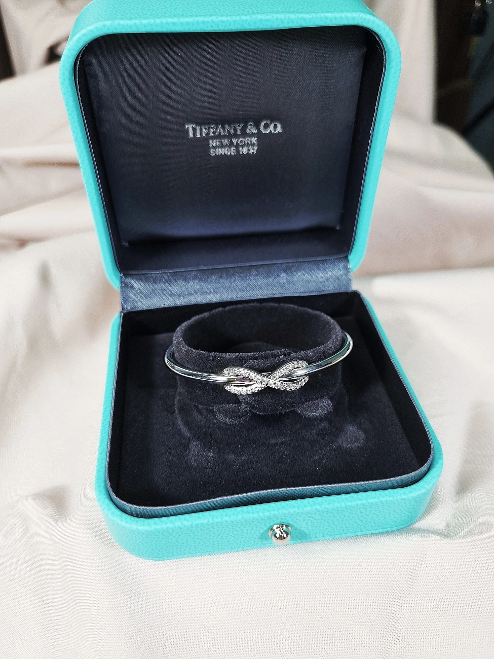 Украшение Tiffany &amp; Co  Infinity Diamond Cuff Bracelet   