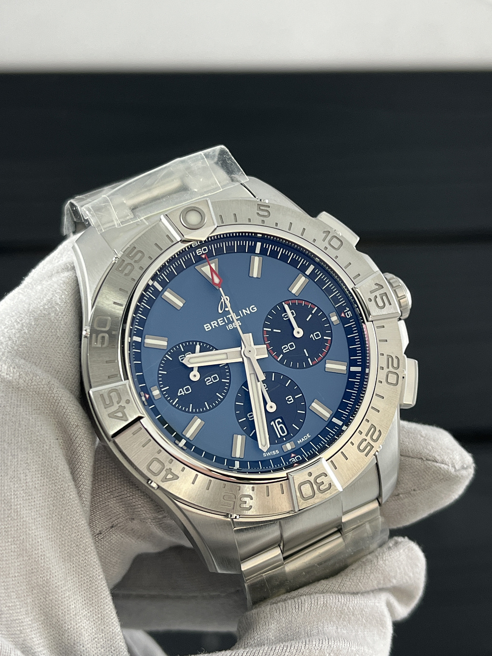 Часы Breitling  Avenger B01 Chronograph 44Mm  AB0147101C1A1